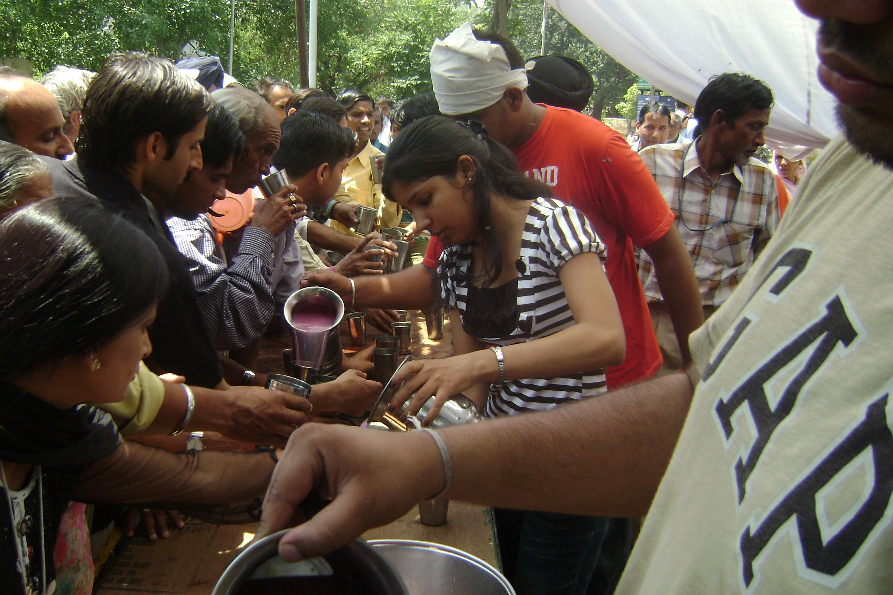 Chabeel 2010- Serving Sweetened Water